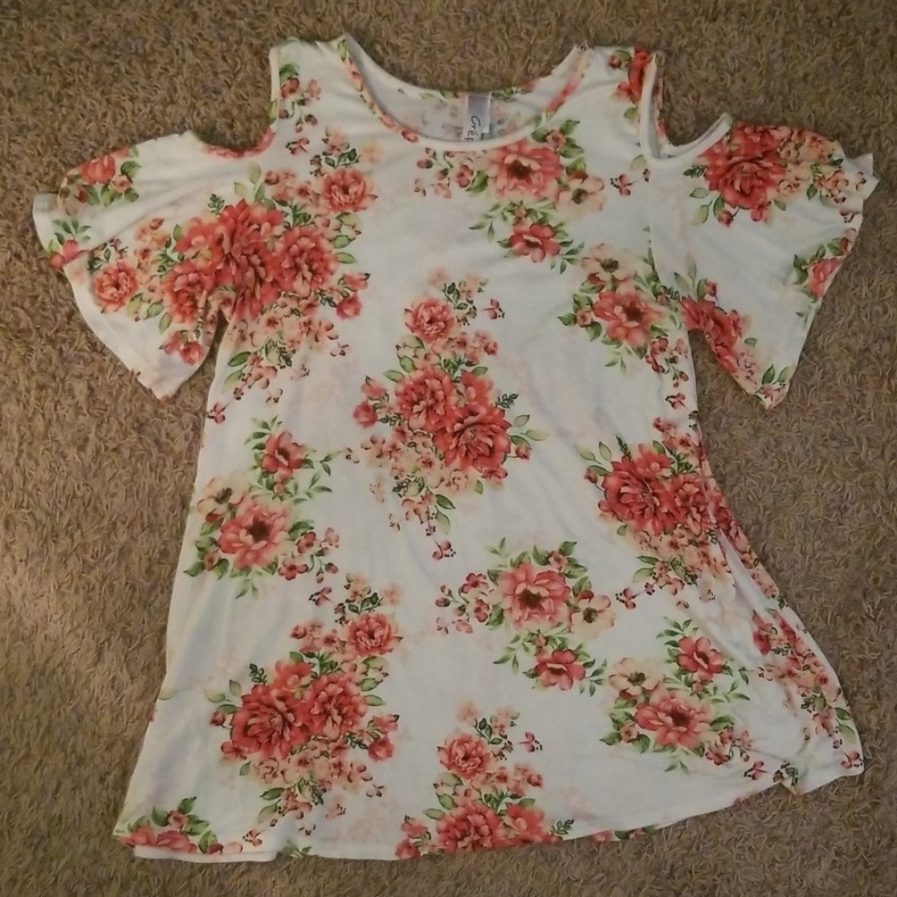 Cold shoulder top